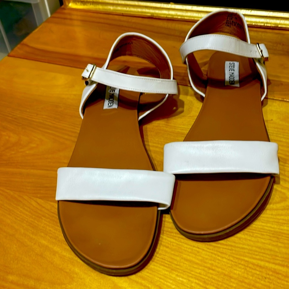 Steve Madden sandles, white